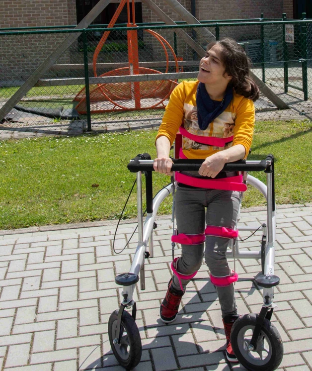 Volwassene met neurologische aandoening krijgt persoonlijke begeleiding. 
