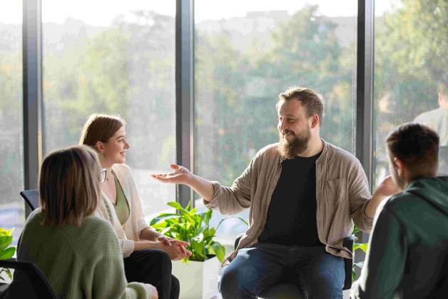 Team biedt gezamenlijke zorg aan patiënt met hersenaandoening – Multidisciplinaire aanpak in therapie en begeleiding.